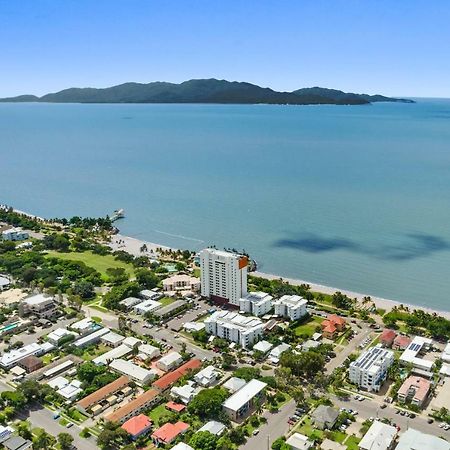 Aquarius On The Beach Aparthotel Townsville Exteriör bild