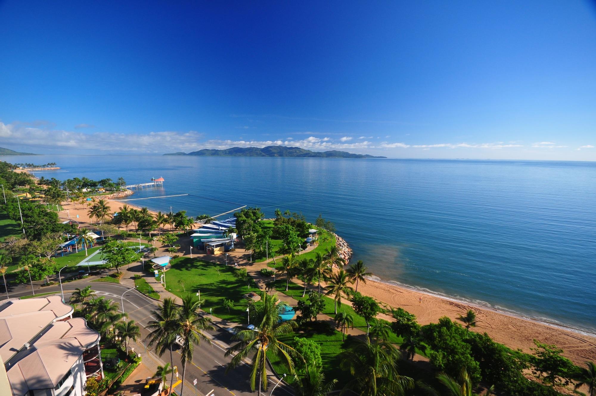 Aquarius On The Beach Aparthotel Townsville Exteriör bild