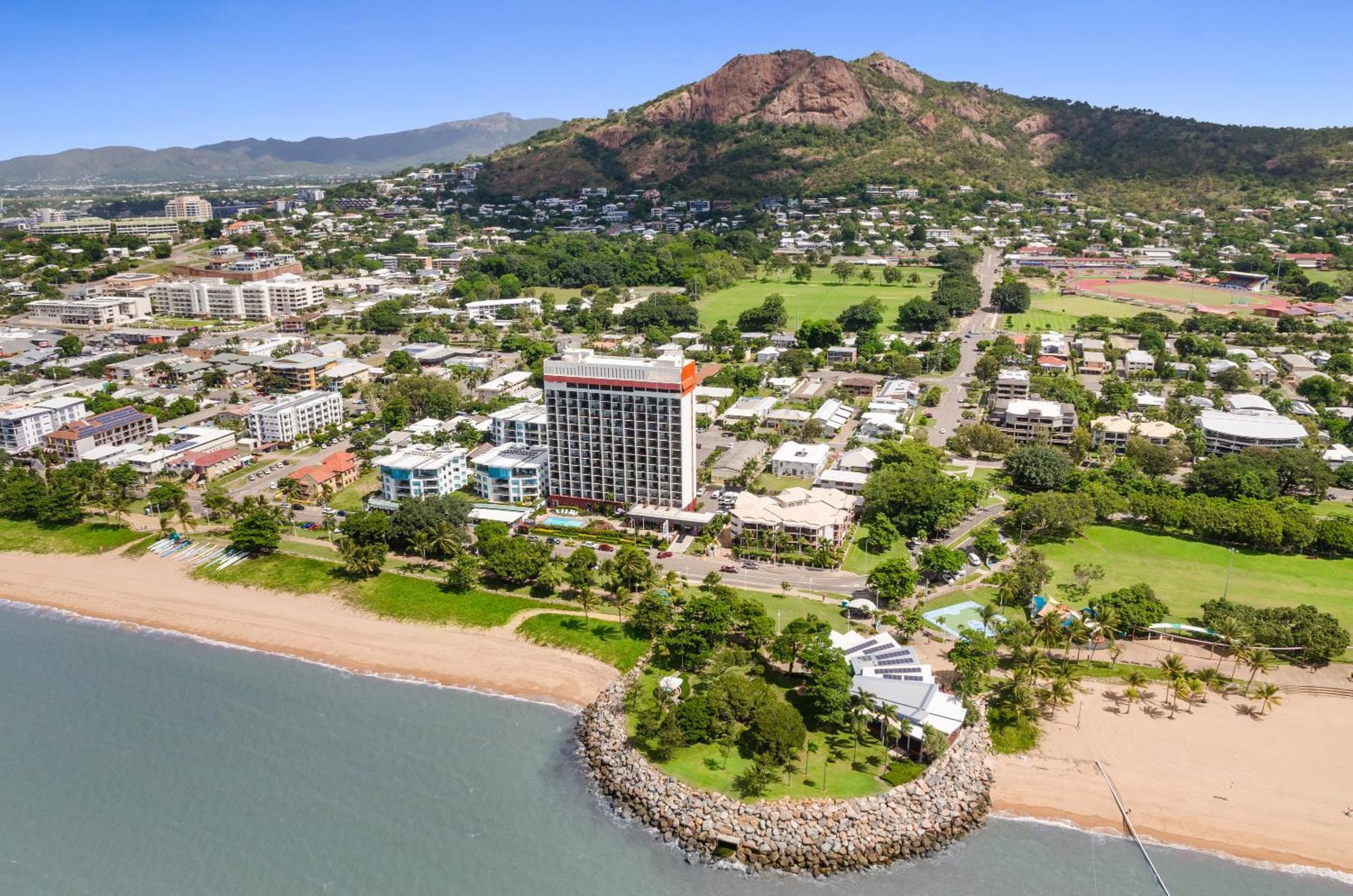 Aquarius On The Beach Aparthotel Townsville Exteriör bild