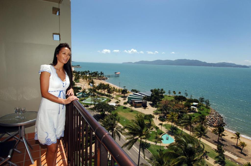 Aquarius On The Beach Townsville Exteriör bild