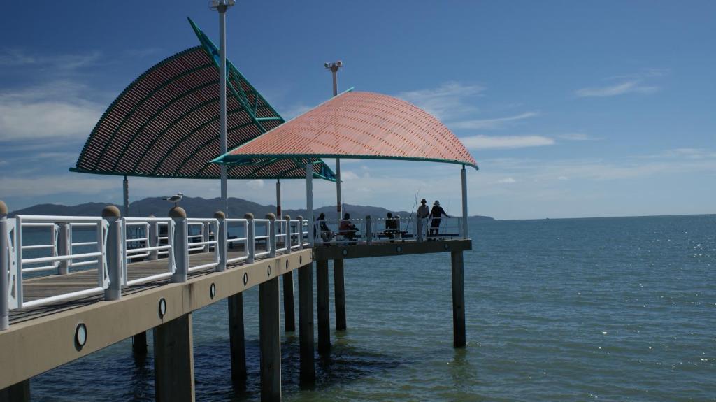 Aquarius On The Beach Aparthotel Townsville Exteriör bild