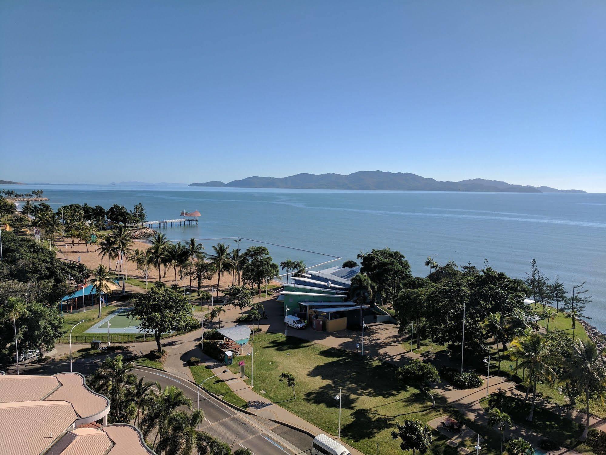 Aquarius On The Beach Townsville Exteriör bild