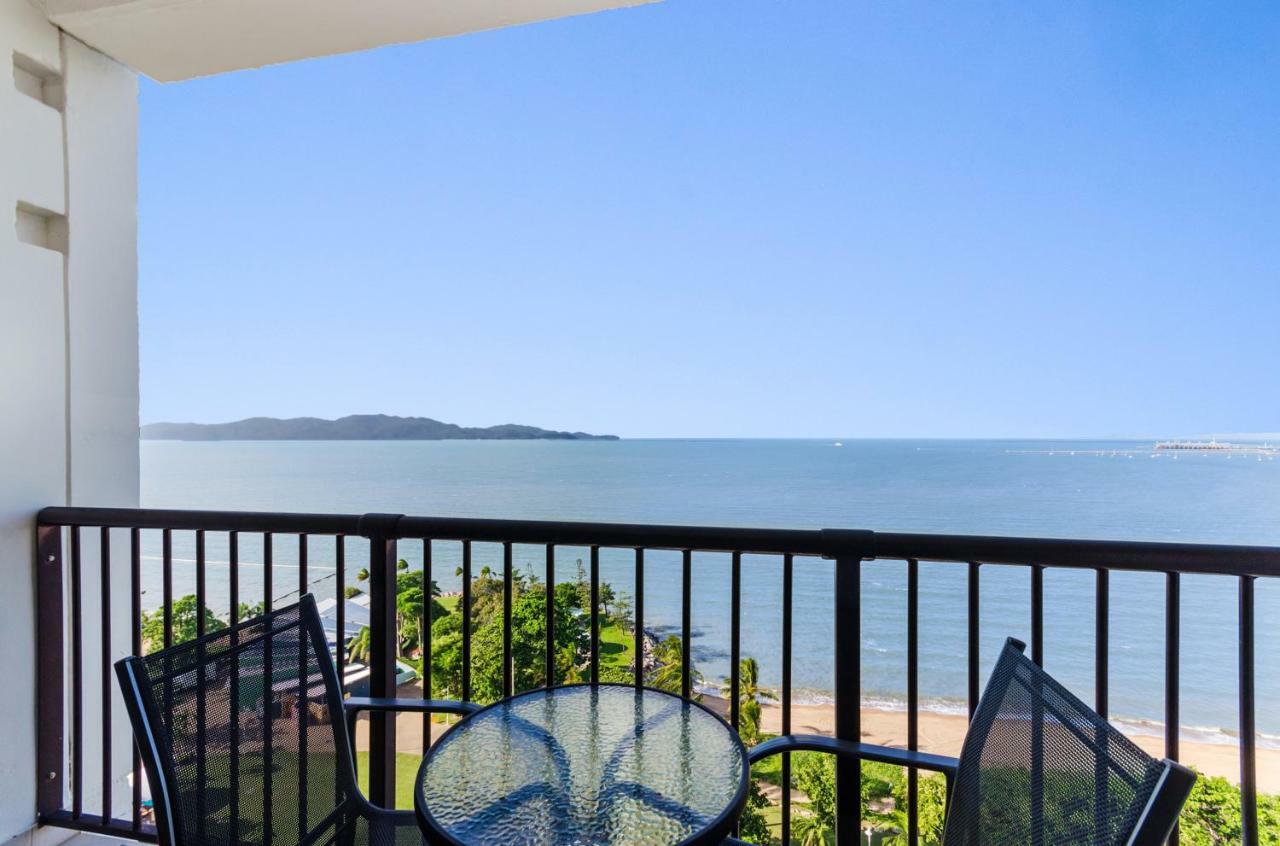 Aquarius On The Beach Townsville Exteriör bild